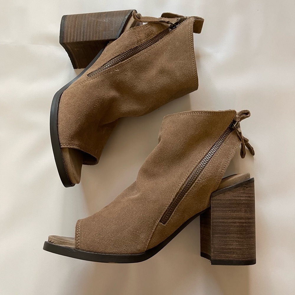 NWOT Dolce Vita Rowen Suede Ankle Bootie